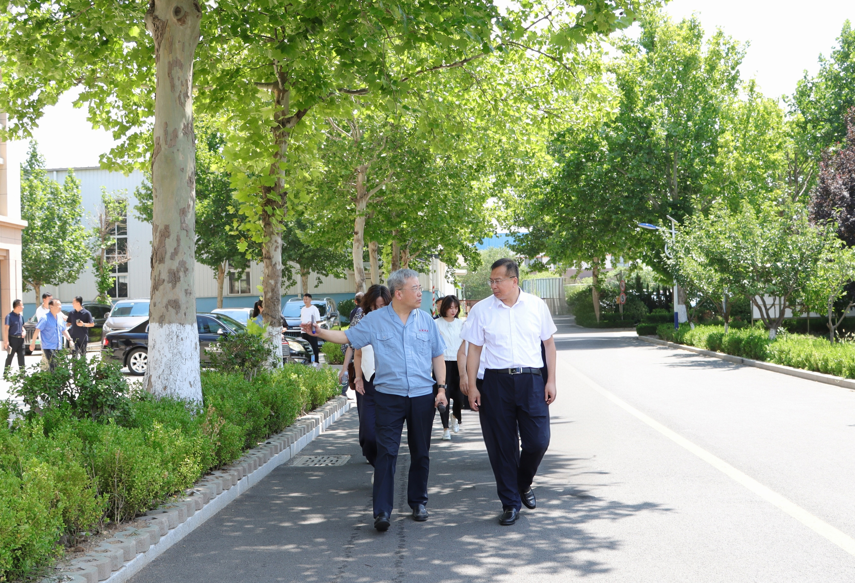 青島市科協(xié)黨組書記、主席王崇江一行 蒞臨青纜考察調(diào)研(圖1)